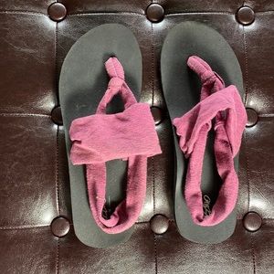 Mossimo Womens Black and Purple Flipflop Sandals